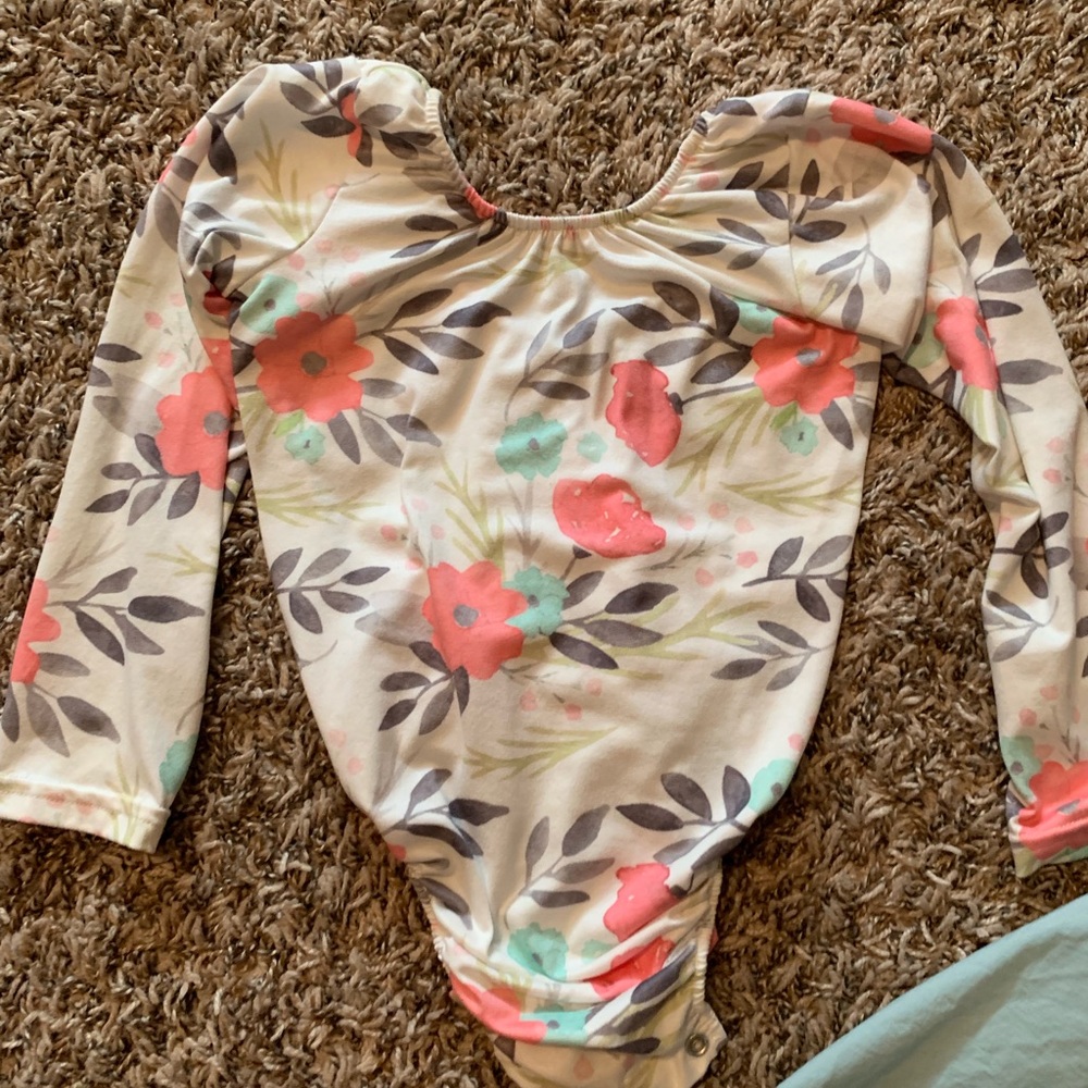 Outfit - Picture 2 of 3